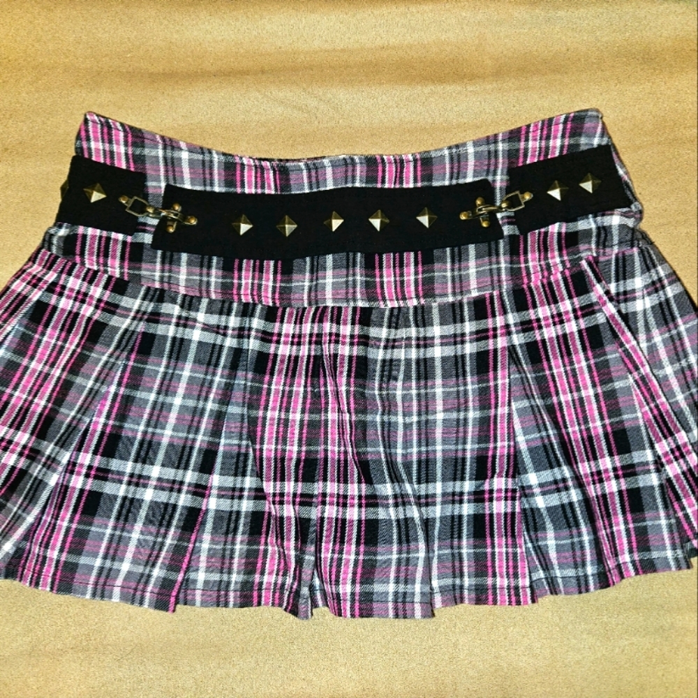 Mini skirt, super cute, can be goth Abbey Dawn Size 7